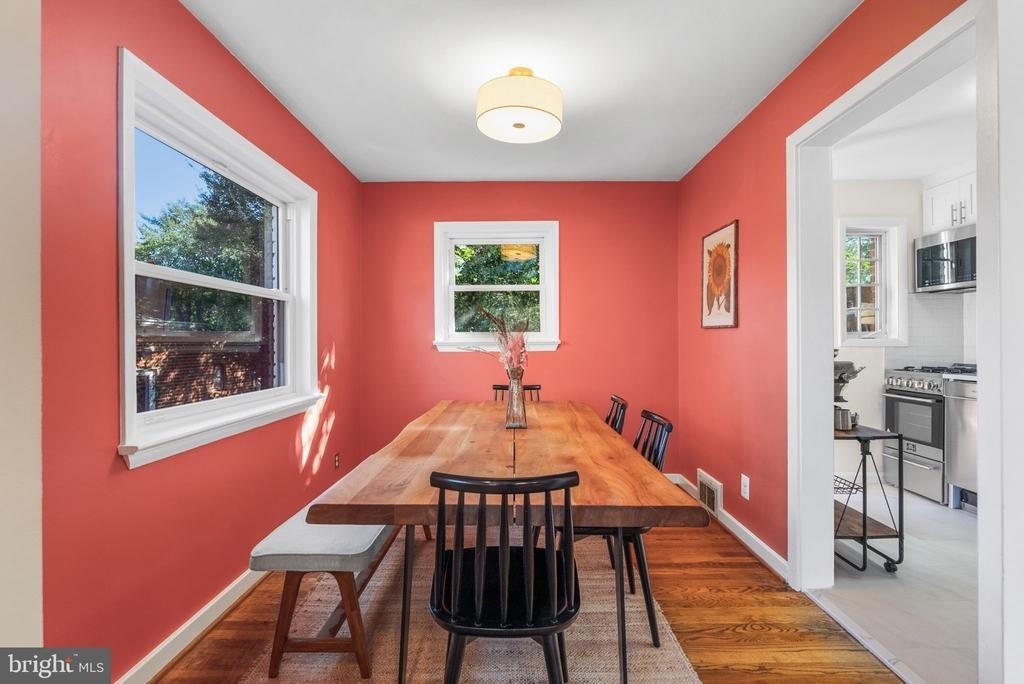 19 E Custis Avenue - Photo 10