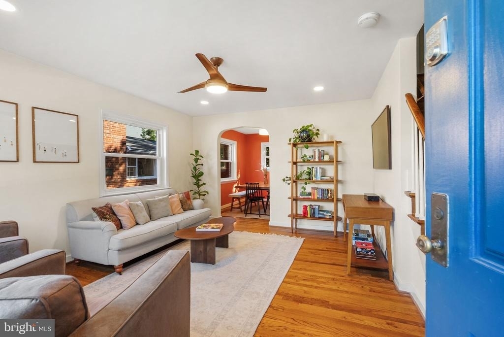 19 E Custis Avenue - Photo 3