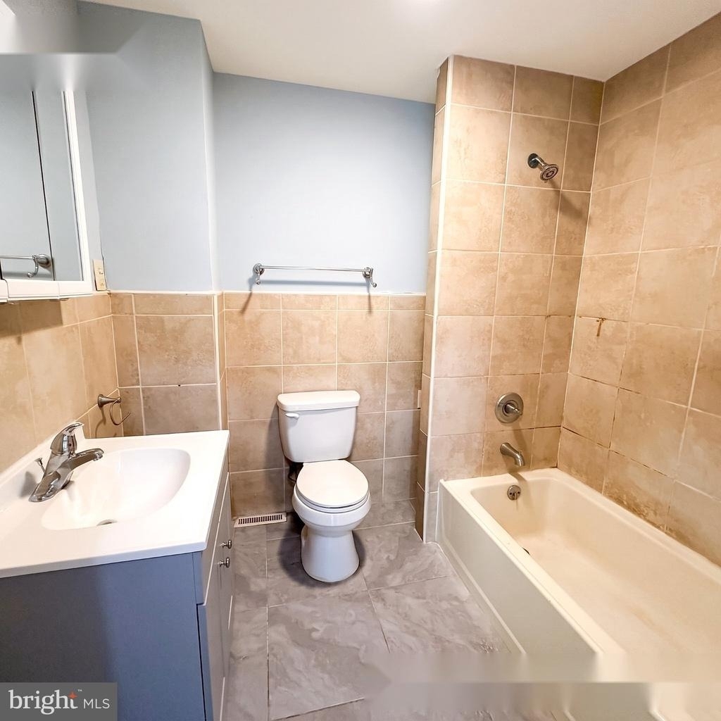 609 W Locust Street - Photo 10