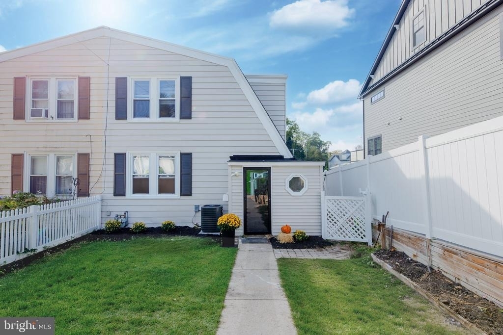 202 N Aberdeen Avenue - Photo 0