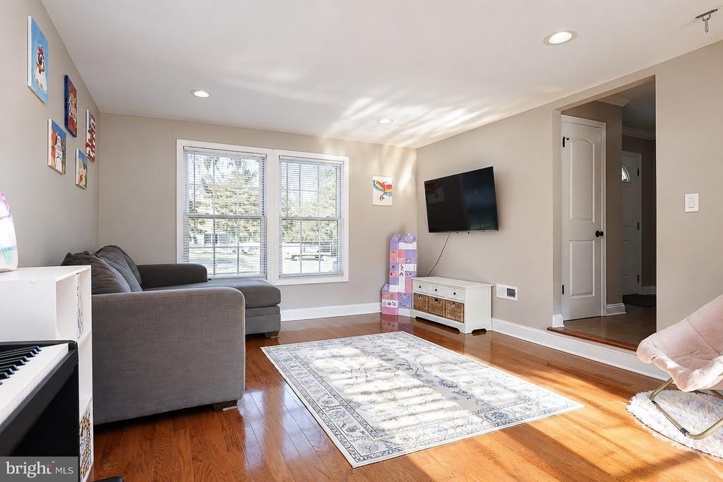 316 Evelyn Avenue - Photo 10