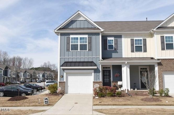 801 Trendy Lane - Photo 0