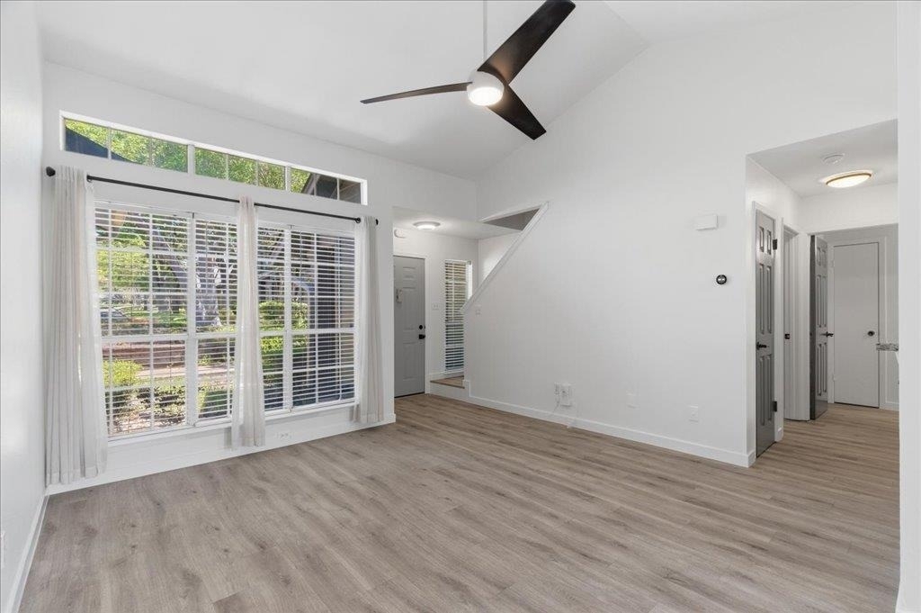1015 E Yager Ln - Photo 3