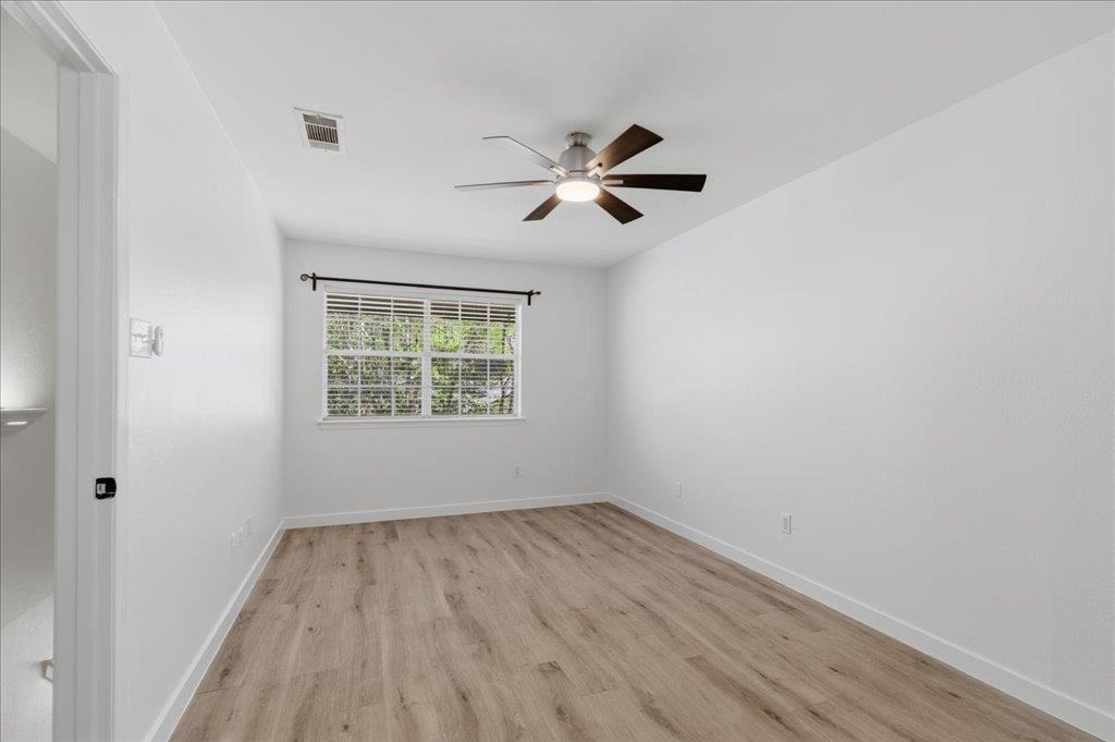 1015 E Yager Ln - Photo 18