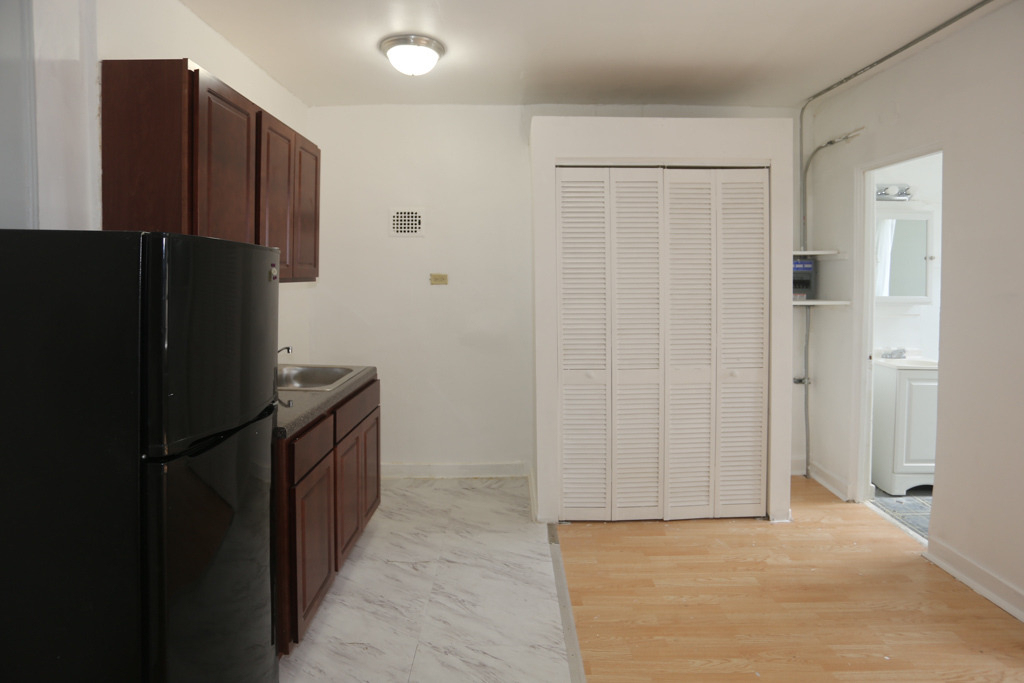 4735 N Beacon Street - Photo 2