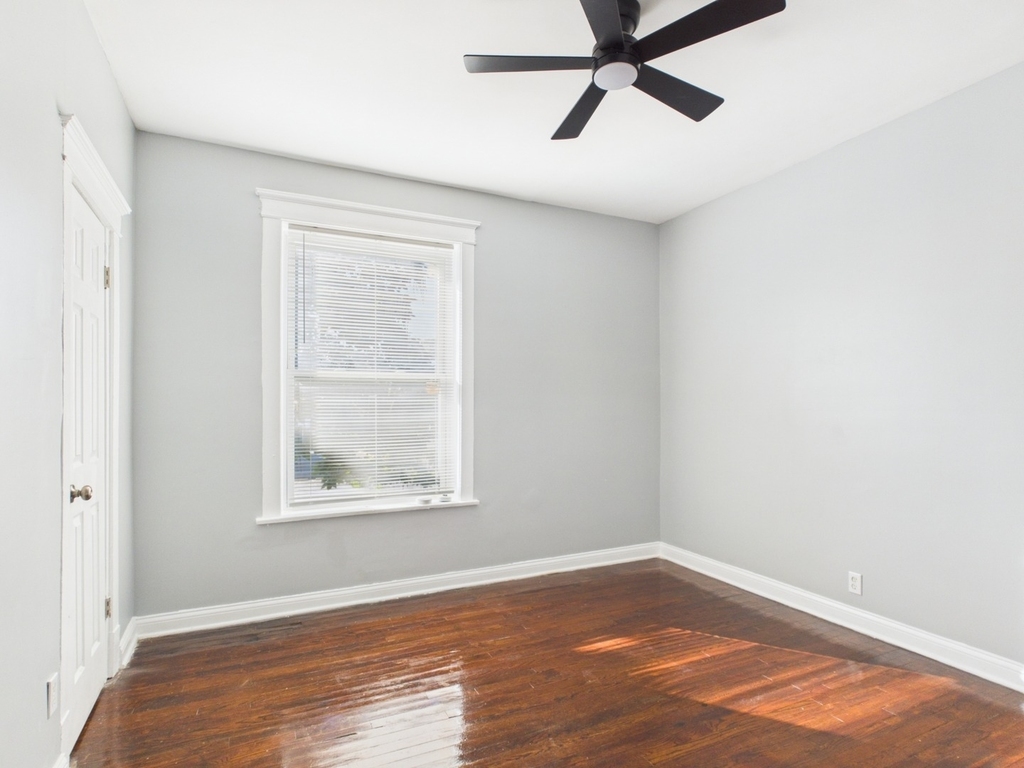 1525 W Garfield Boulevard - Photo 3