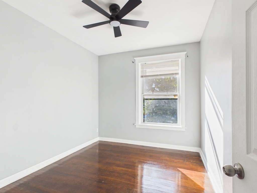1525 W Garfield Boulevard - Photo 4