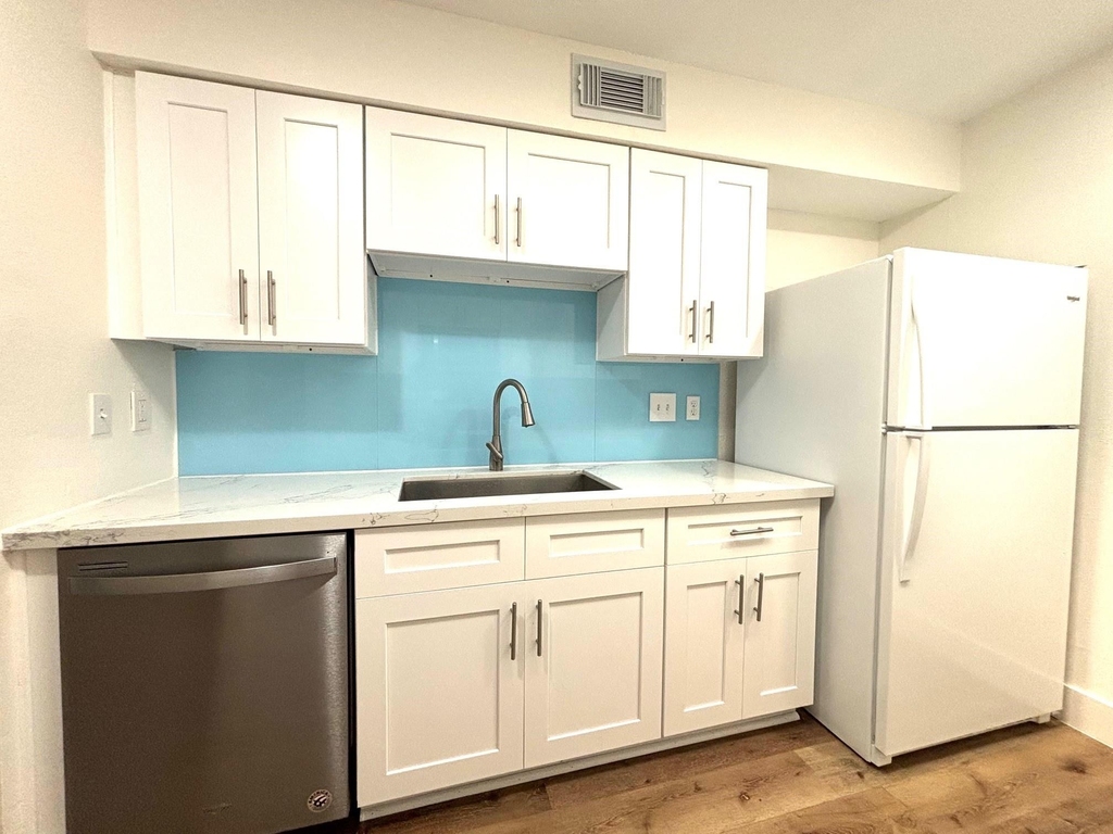 9809 Richmond Avenue - Photo 2