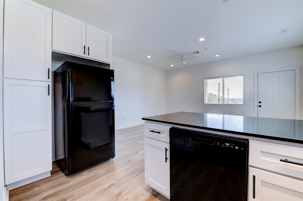175 W 6th Street - Photo 11