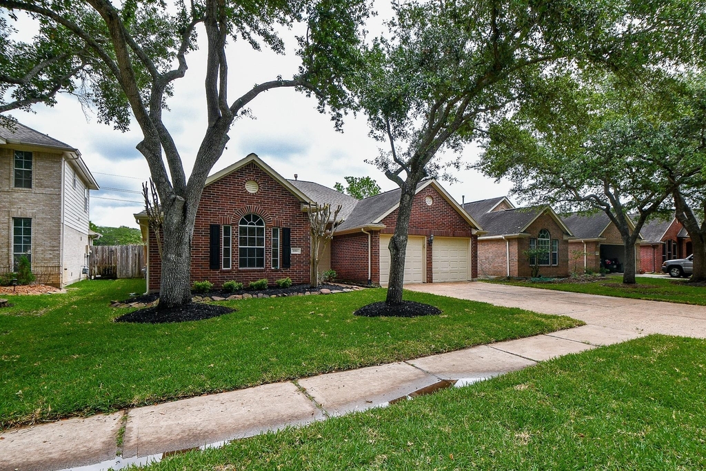 2811 Rayburn Ridge Drive - Photo 0