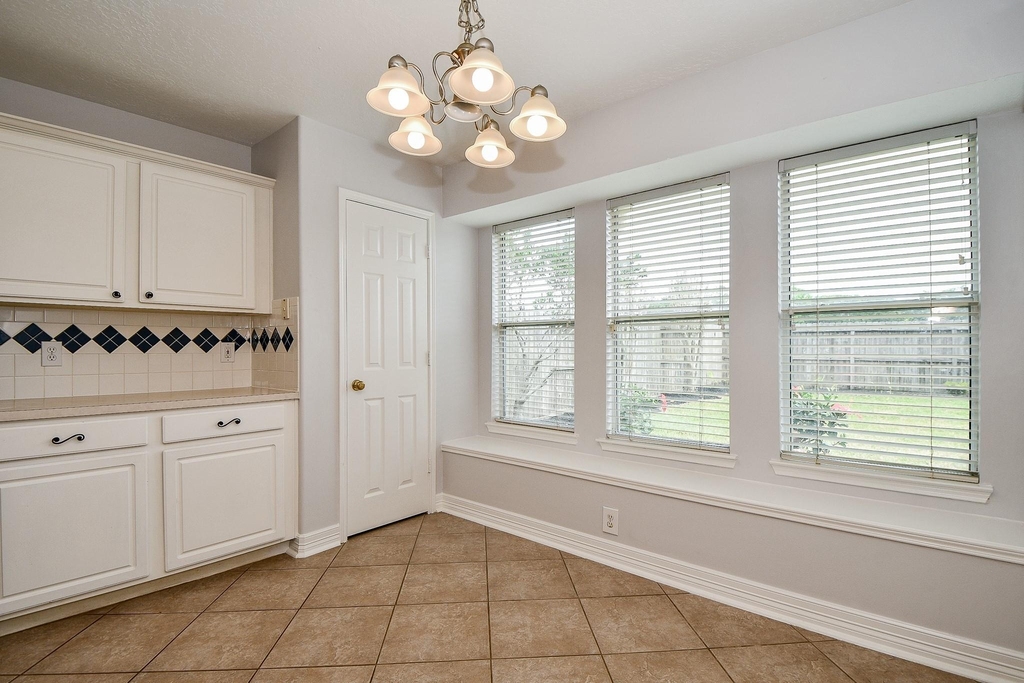 2811 Rayburn Ridge Drive - Photo 11