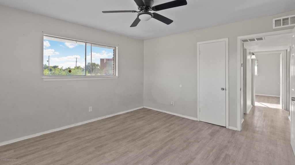 8001 South Loop E - Photo 10