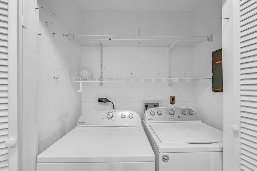 2453 Briarwest Boulevard - Photo 15
