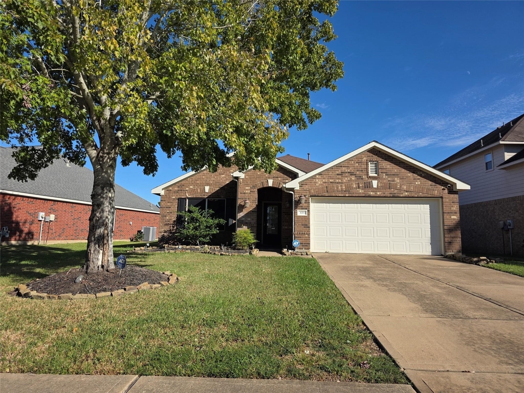 611 Arbor Green Lane - Photo 0