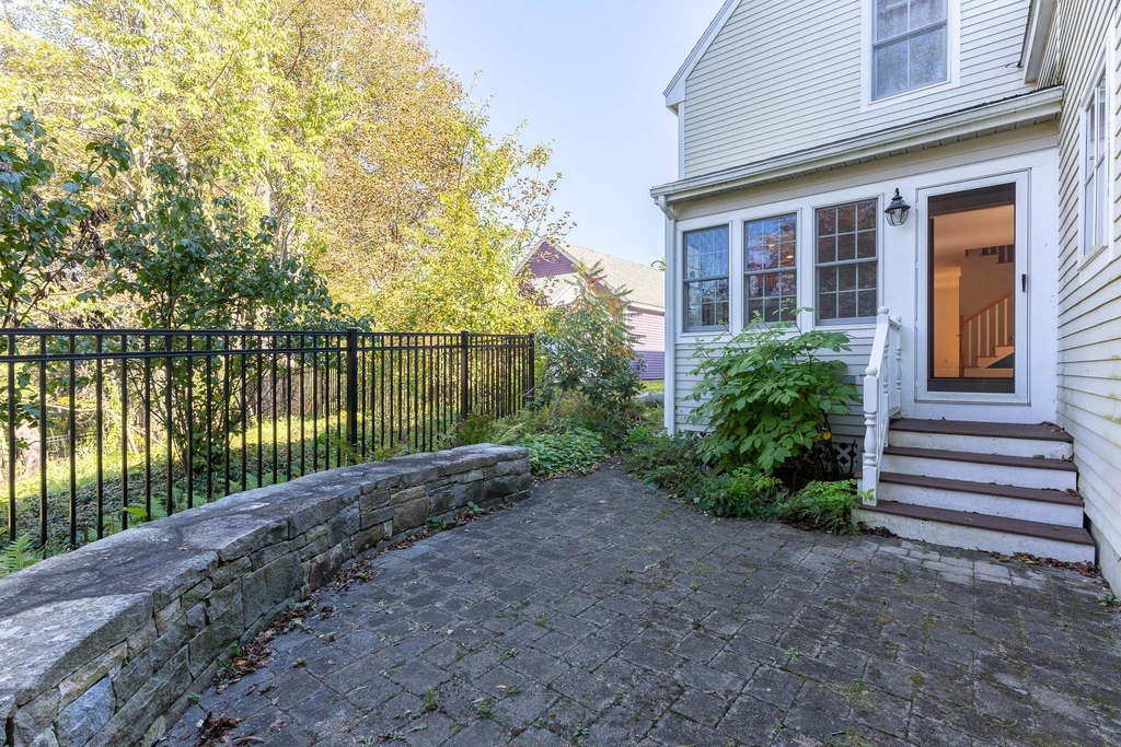 796 Middle - Photo 0