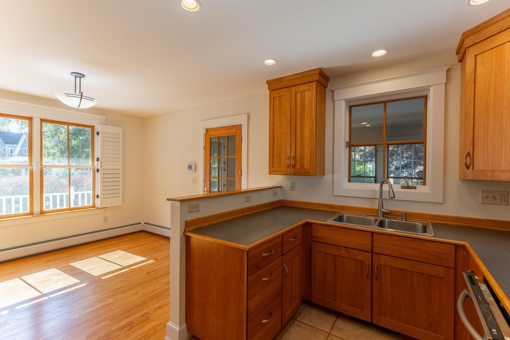 796 Middle - Photo 7
