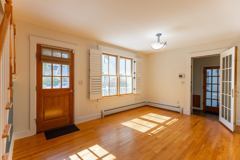 796 Middle - Photo 2