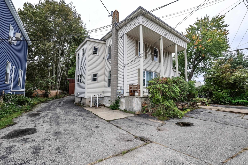 564 Rockland - Photo 0