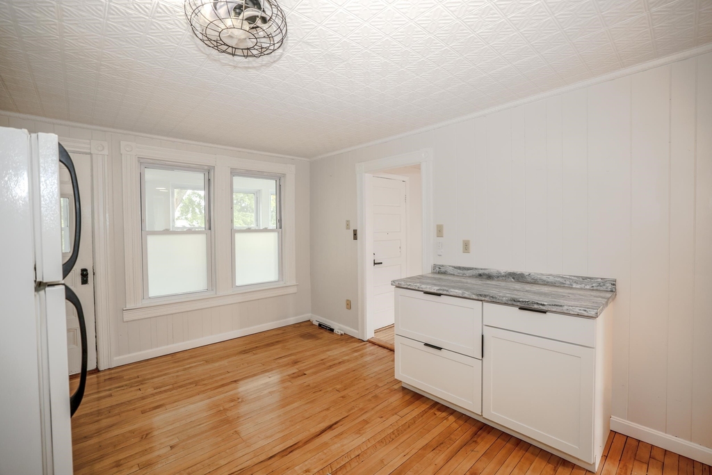 564 Rockland - Photo 4