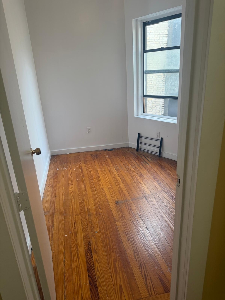 West 179th Street - Photo 7