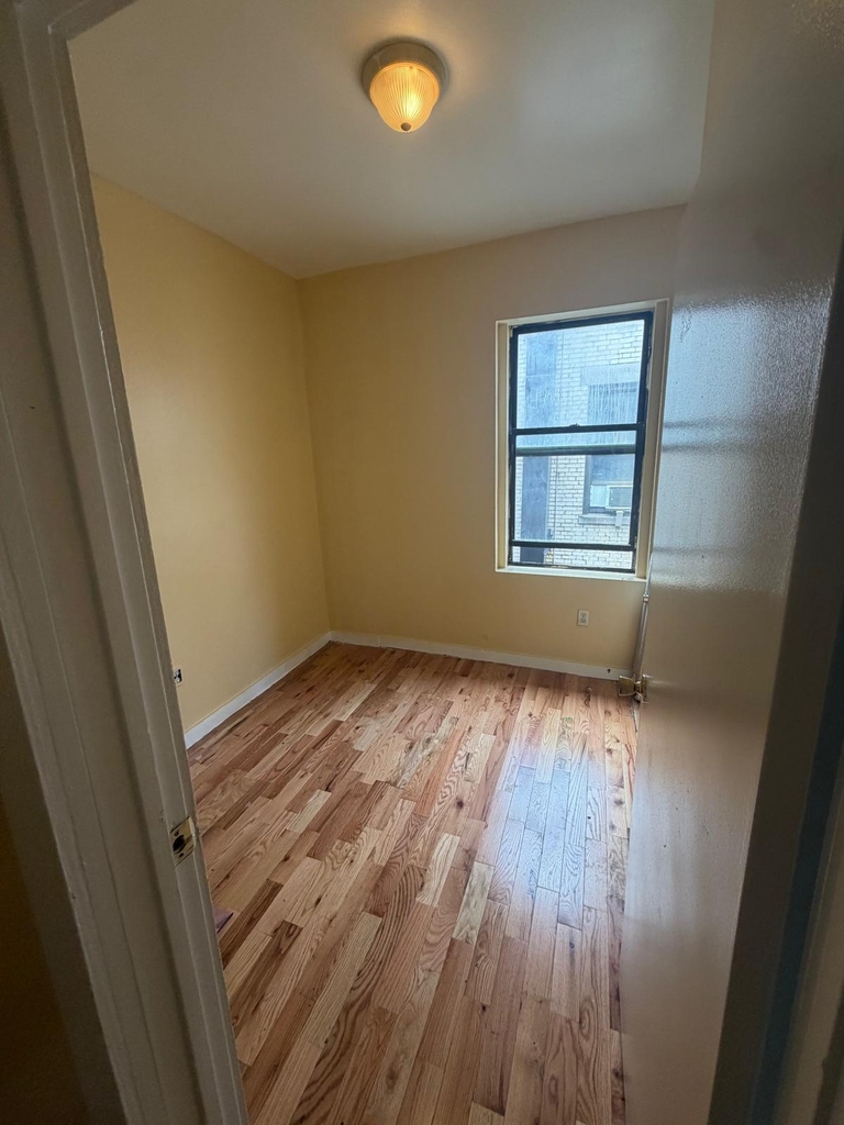 West 179th Street - Photo 5