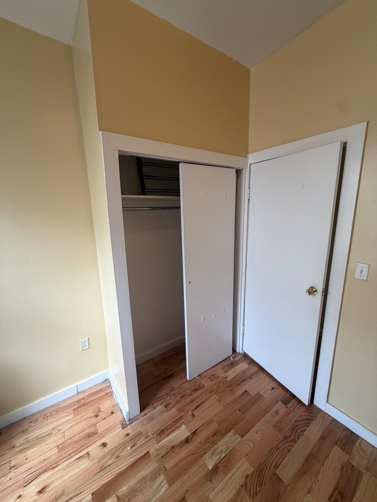 West 179th Street - Photo 6