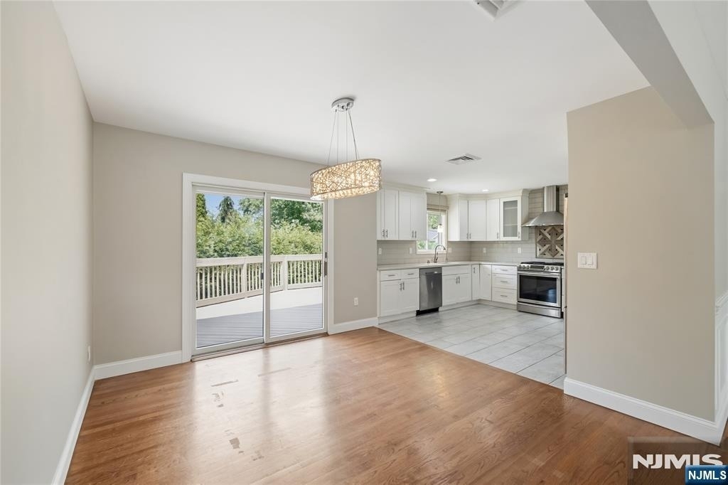 377 Chelsea - Photo 8