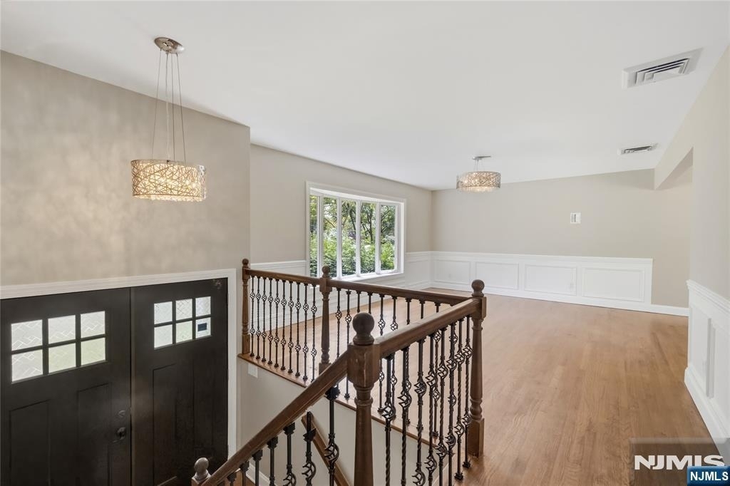 377 Chelsea - Photo 1
