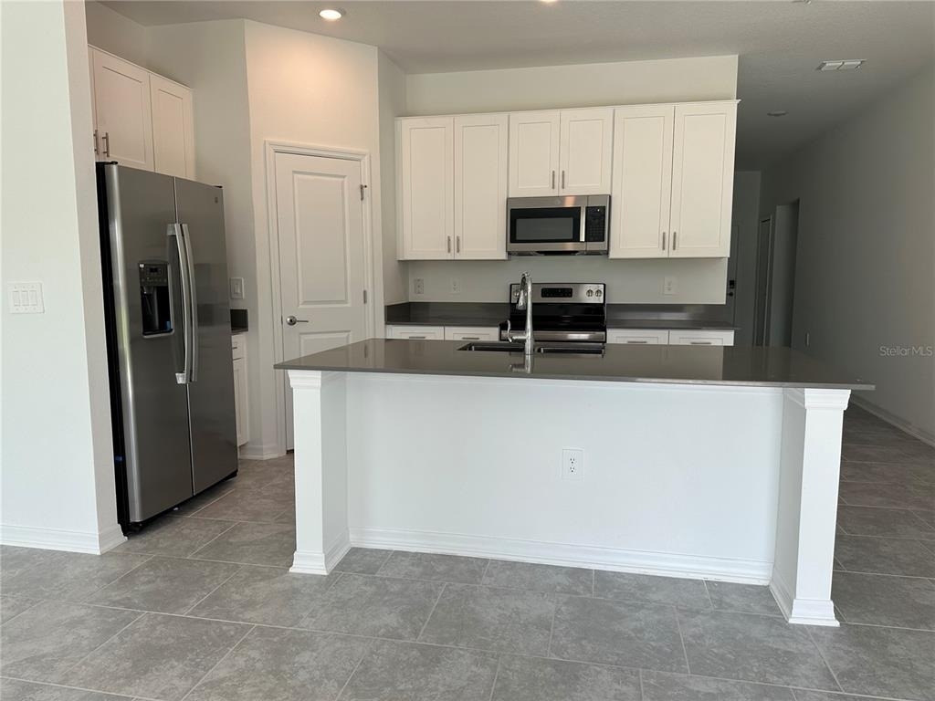 723 Grove St - Photo 3