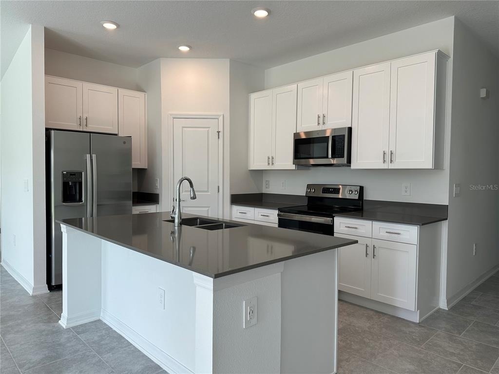 723 Grove St - Photo 14
