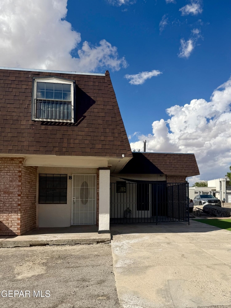 10818 Ivanhoe Drive - Photo 3