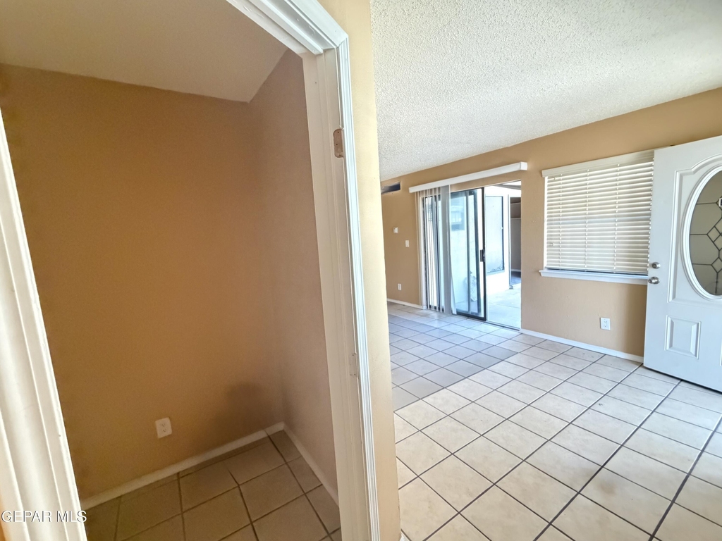 10818 Ivanhoe Drive - Photo 8