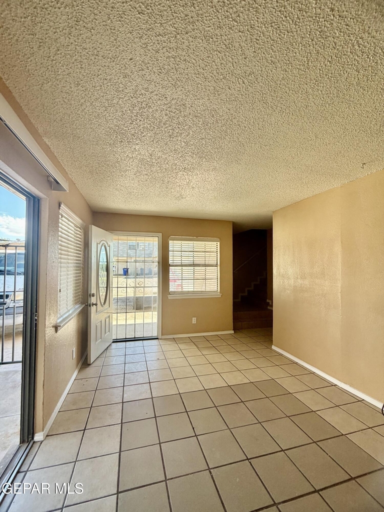 10818 Ivanhoe Drive - Photo 6