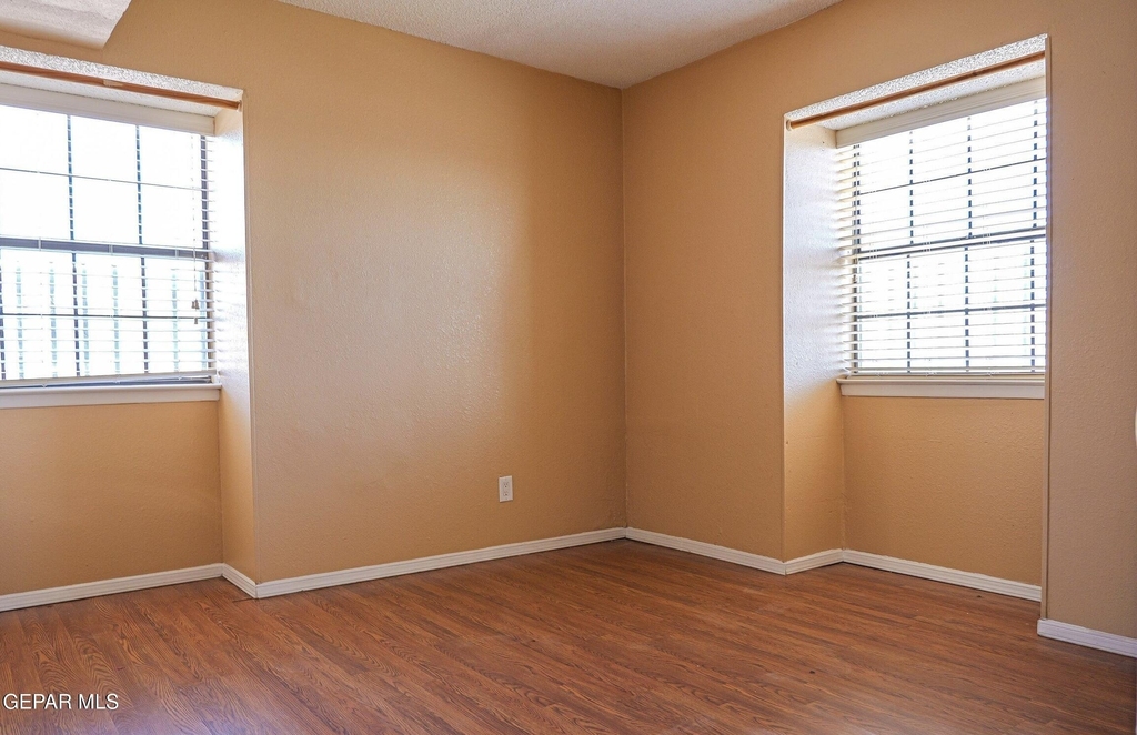 10818 Ivanhoe Drive - Photo 30