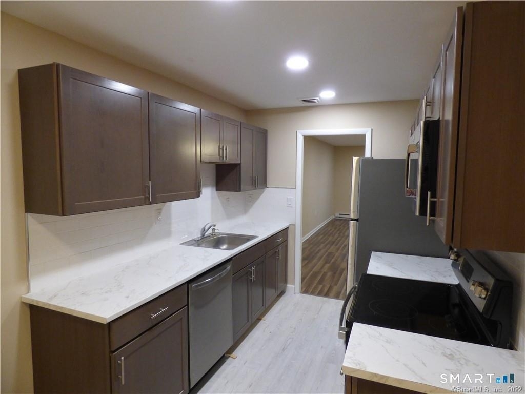 9 Debra Court - Photo 2