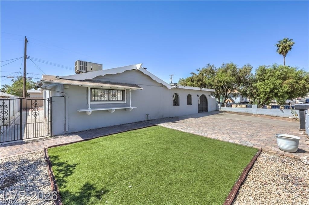 1908 Melinda Avenue - Photo 1
