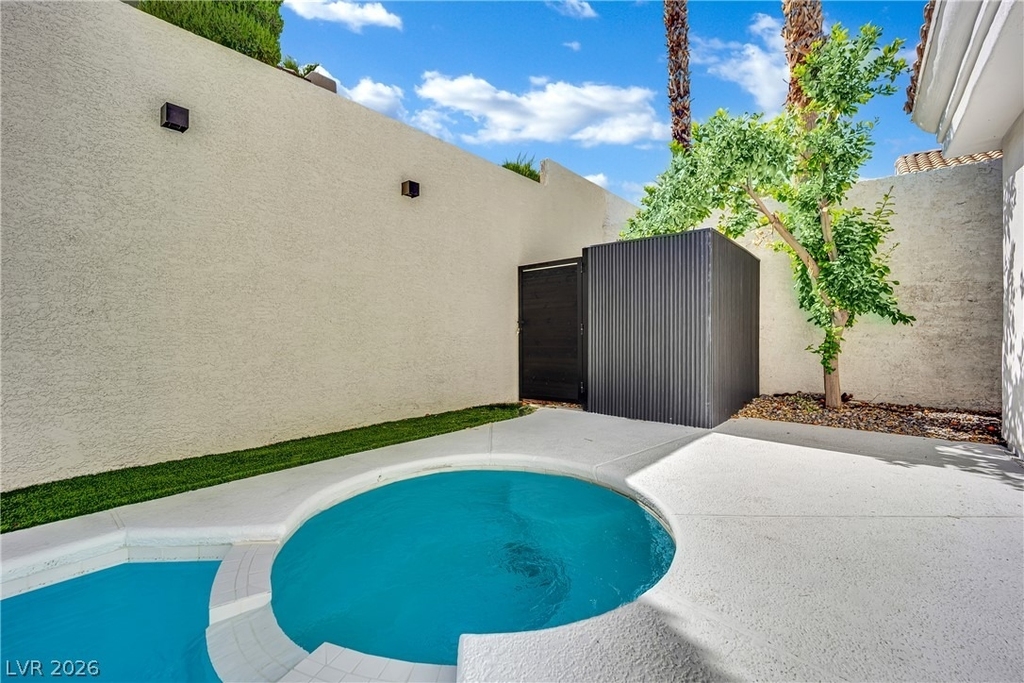 8121 Sunset Cove Drive - Photo 44