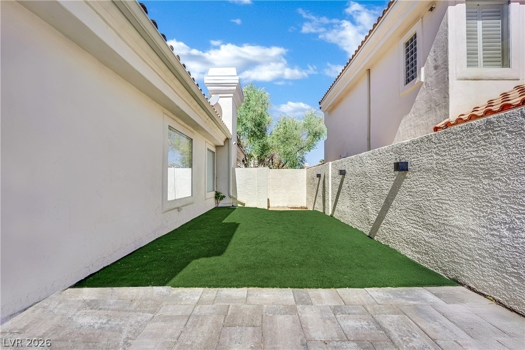 8121 Sunset Cove Drive - Photo 48