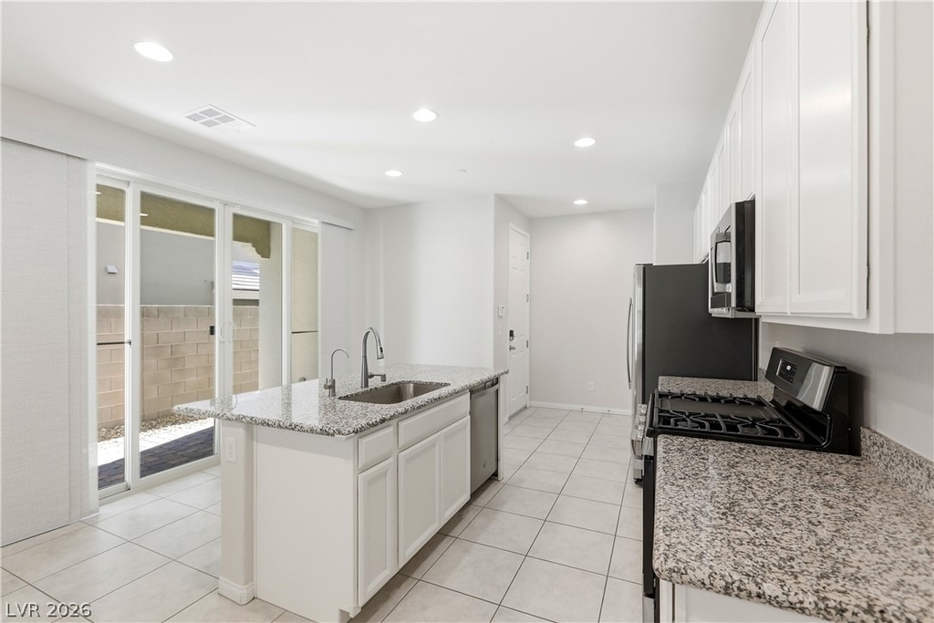 11712 Redwood Mountain Avenue - Photo 15