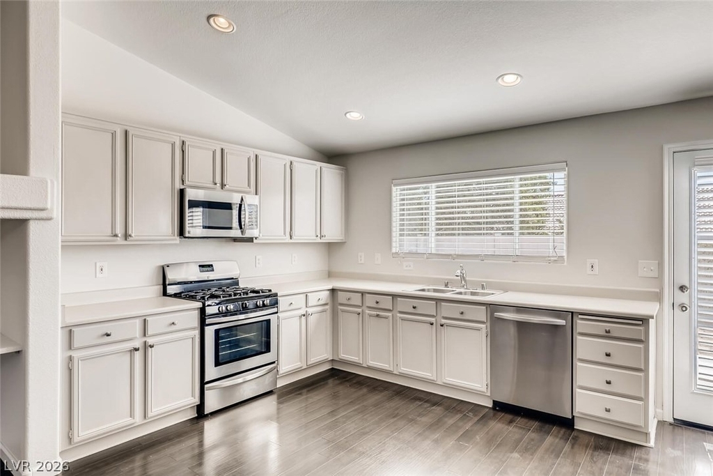 427 Regal Robin Way - Photo 6