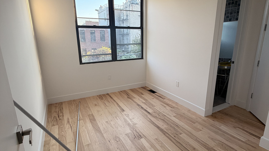 906A Lafayette Ave - Photo 2