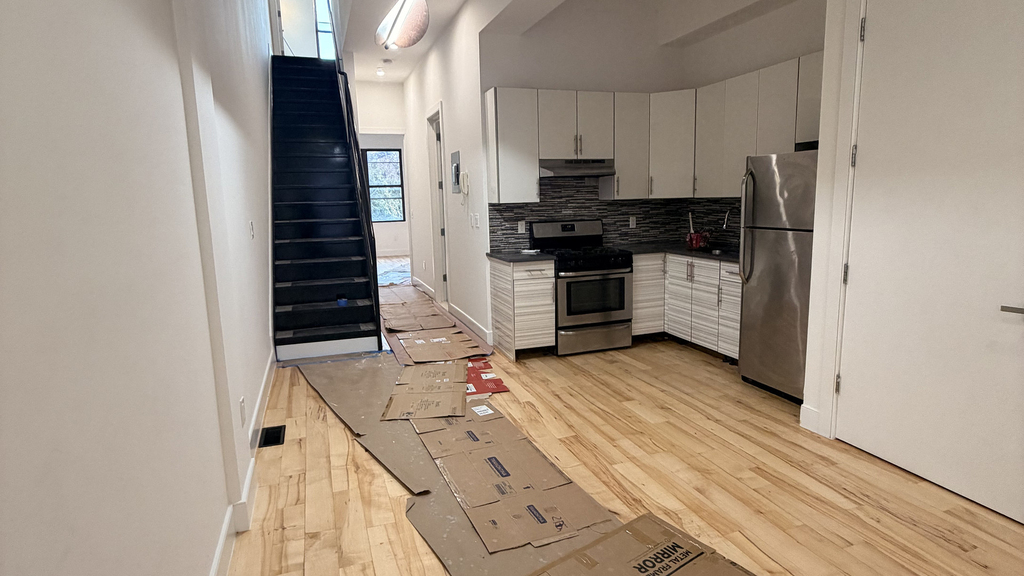 906A Lafayette Ave - Photo 0