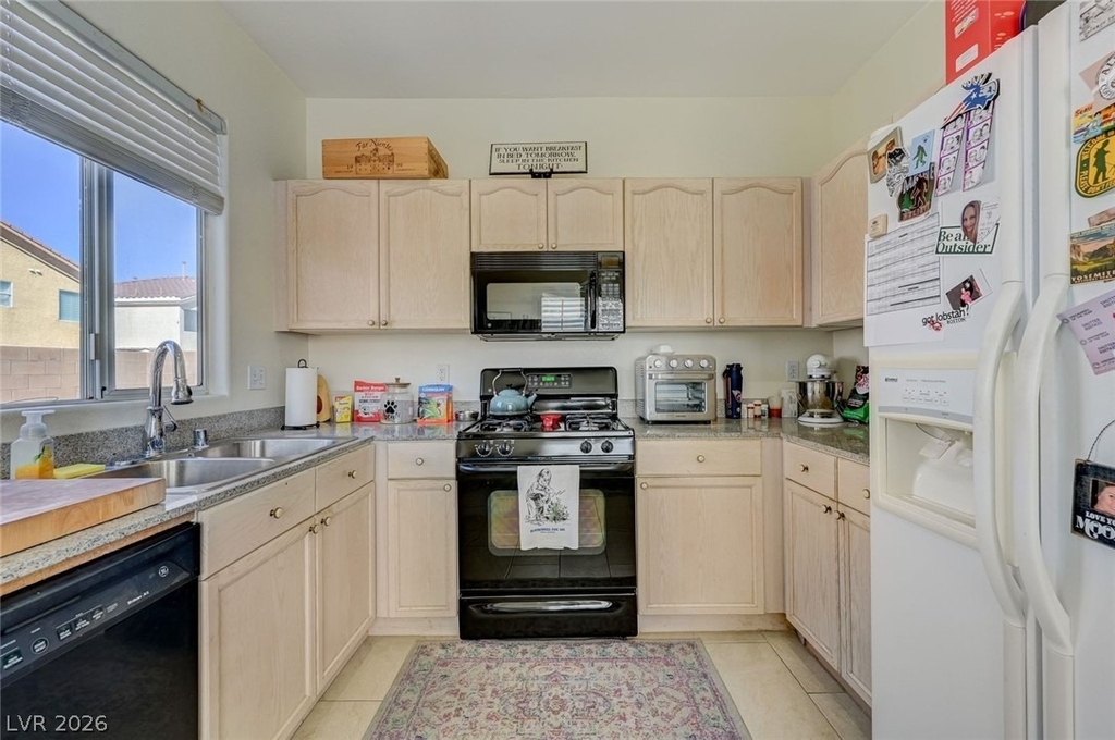 222 Hickory Heights - Photo 22