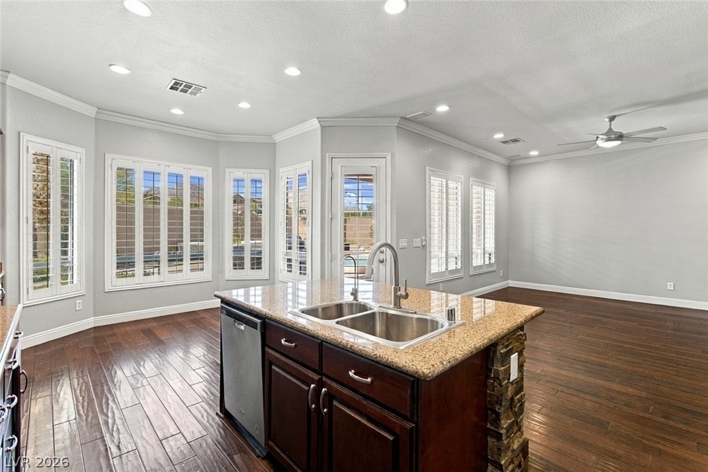 305 Corsicana Street - Photo 16