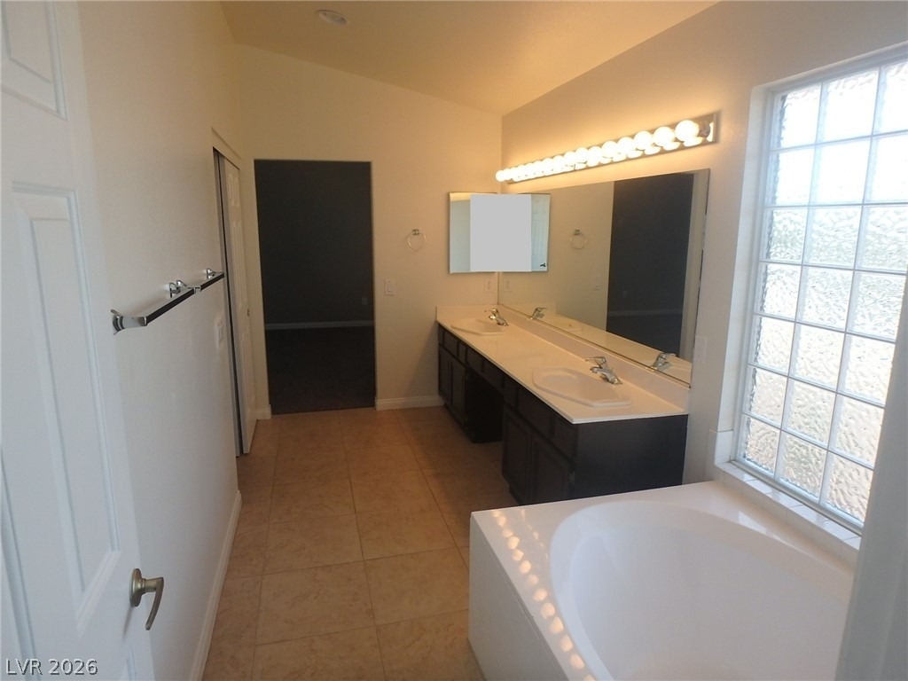 8421 Gillette Avenue - Photo 11