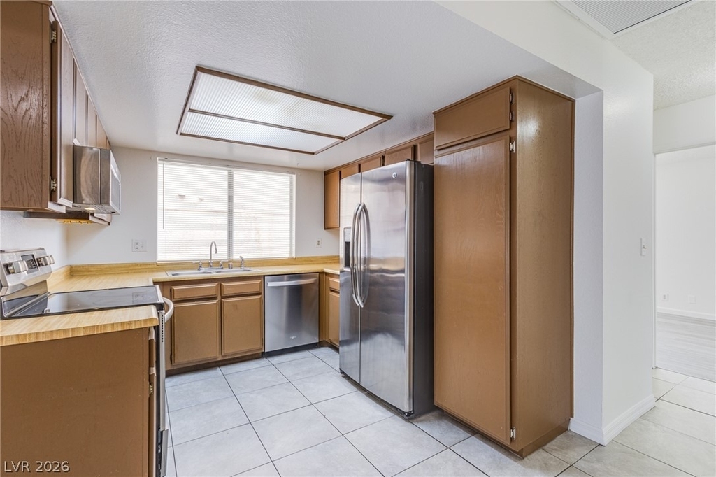 3821 Summer Breeze Circle - Photo 9