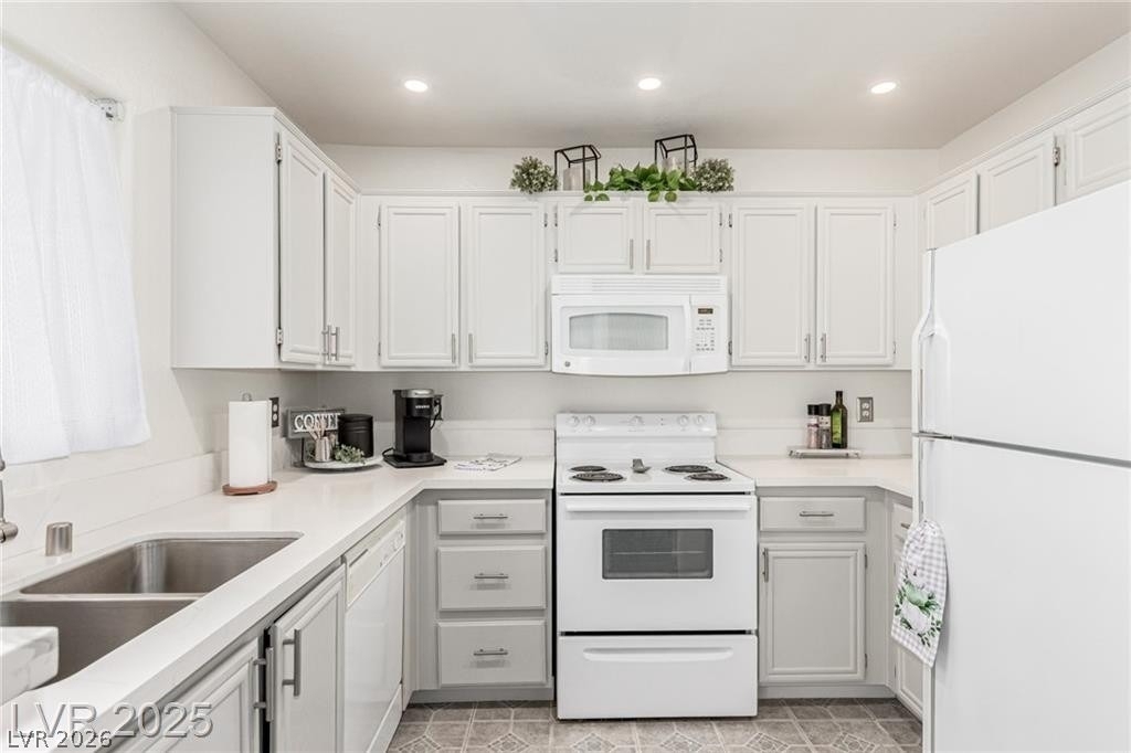 8004 Divine Drive - Photo 4