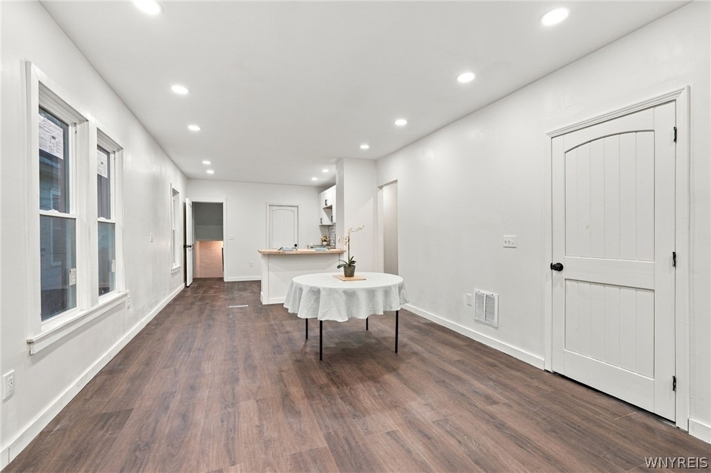 361 Marilla St (upper) - Photo 5