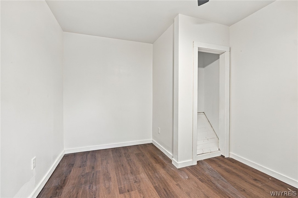 361 Marilla St (upper) - Photo 10