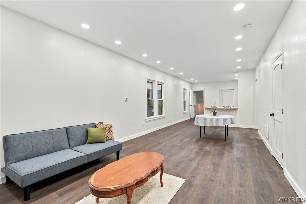 361 Marilla St (upper) - Photo 8